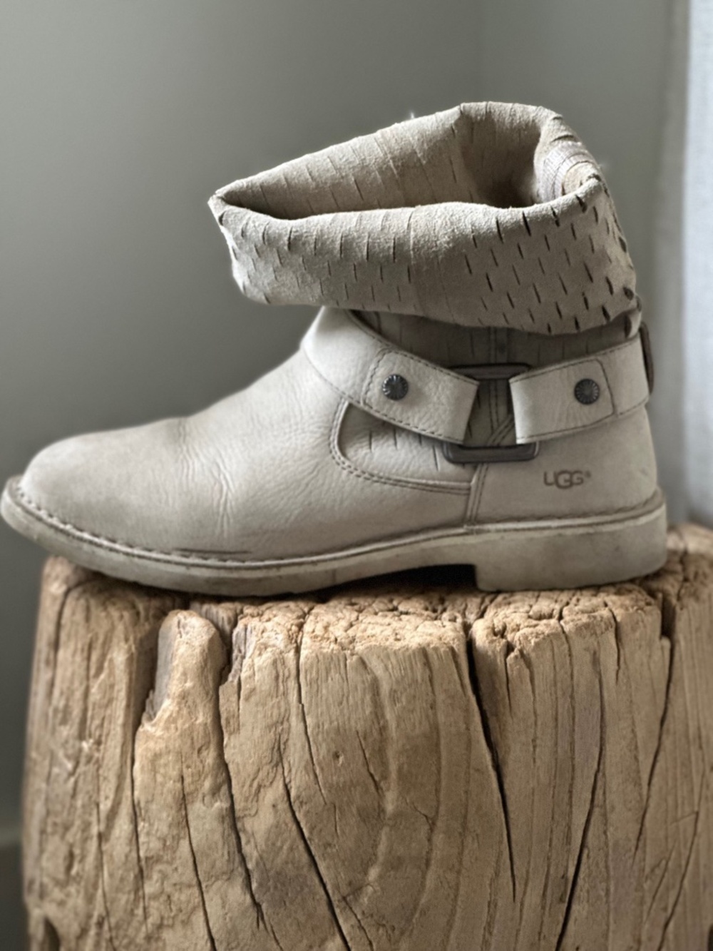 Off White Ugg Boots - Picture 5 of 6